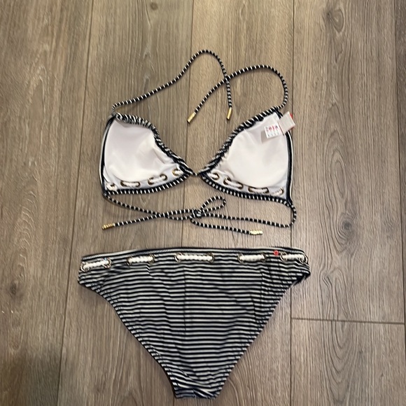 Red Carter bikini - Picture 3 of 4